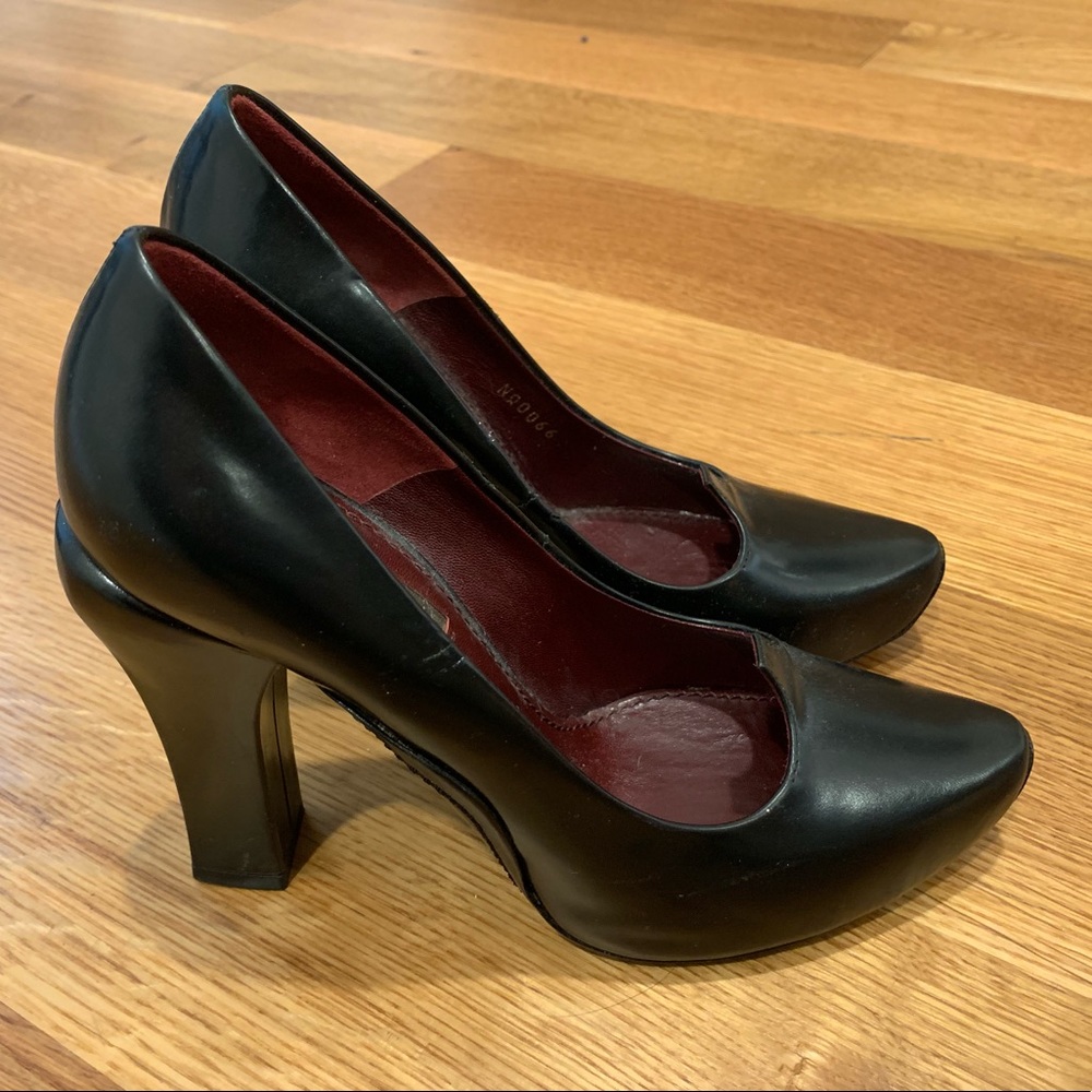 Louis Vuitton leather pumps w/ 4 inch heels